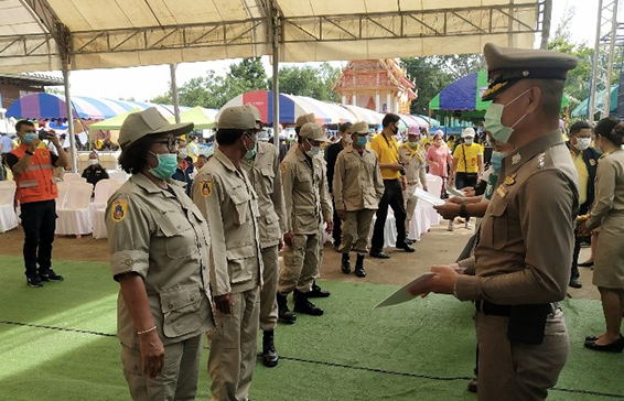 ผู้ว่าราชการจังหวัดชัยภูมิ มอบเกียรติบัตรให้กับ อปพร. ดีเด่น